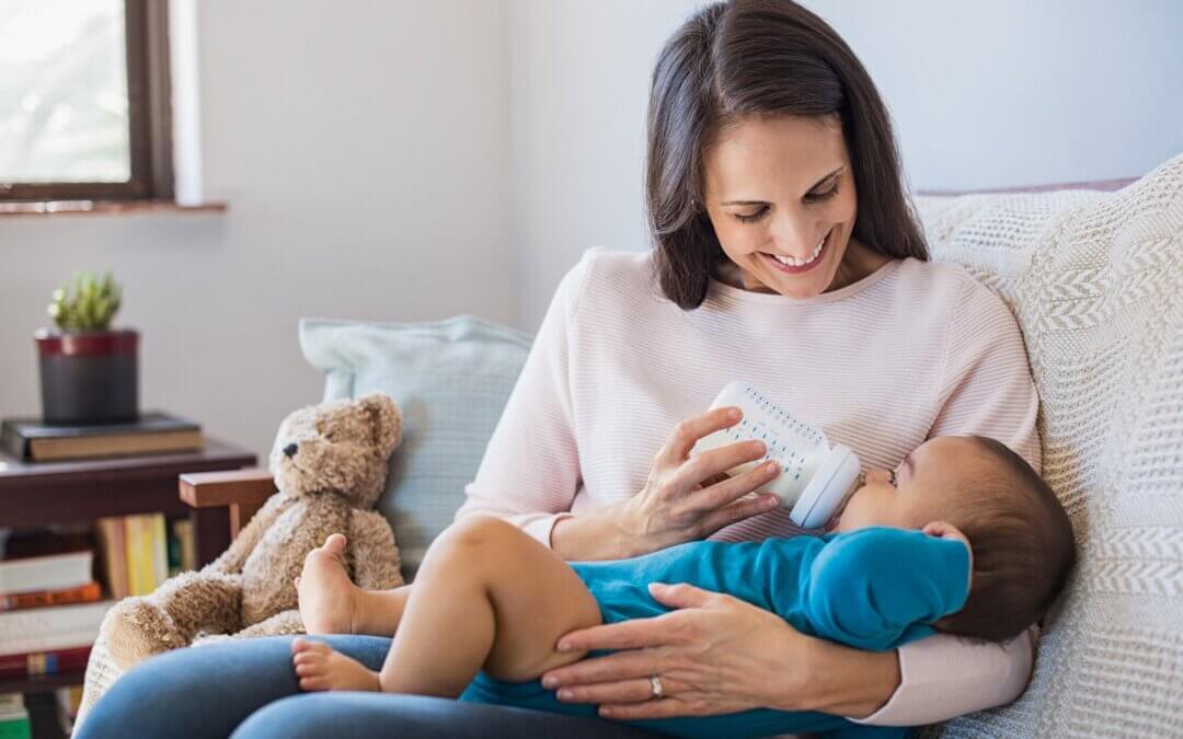 how to bottle feed a breastfeeding baby